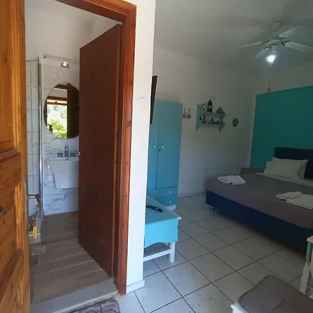 Sandra Panormos (Skopelos)